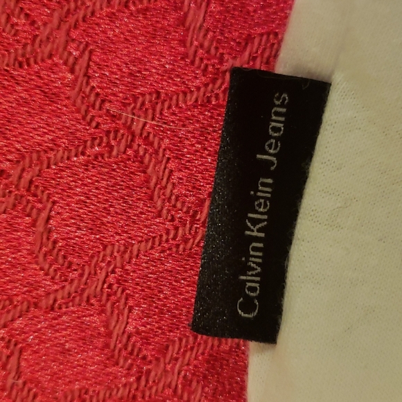 Calvin Klein Tshirt - Picture 4 of 5